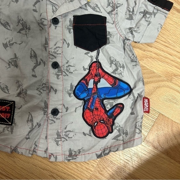 Spiderman Short Sleeve Button Down Shirt 2T Gray Marvel Disney - Picture 2 of 4